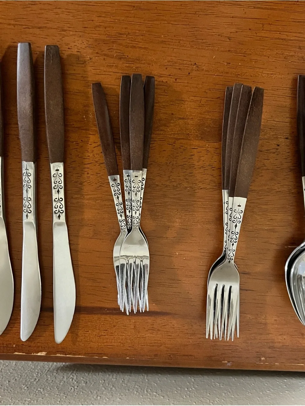 Wood-Handle Stainless Steel Forks - Brown